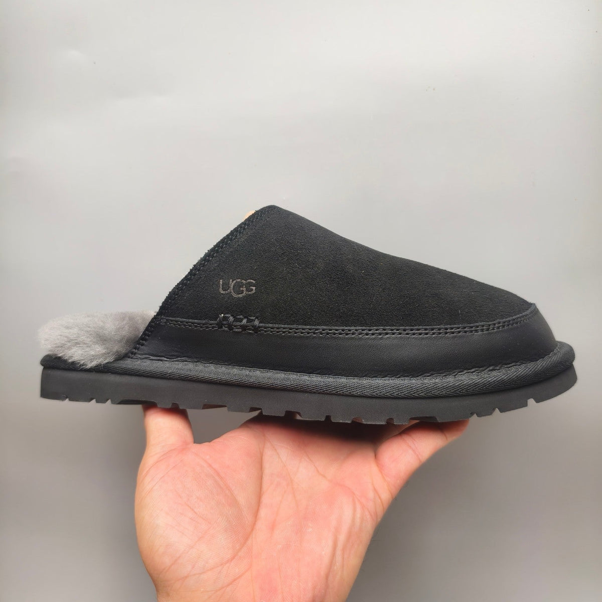Black Ultra-Lightweight Fluffy Men’s Slippers — New Arrival | In Stock